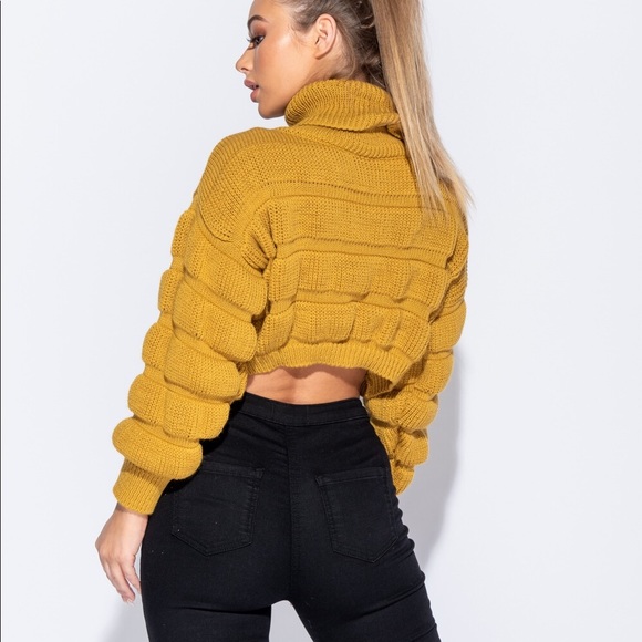 💋 Cropped Turtleneck Sweater 💋 - Picture 3 of 8